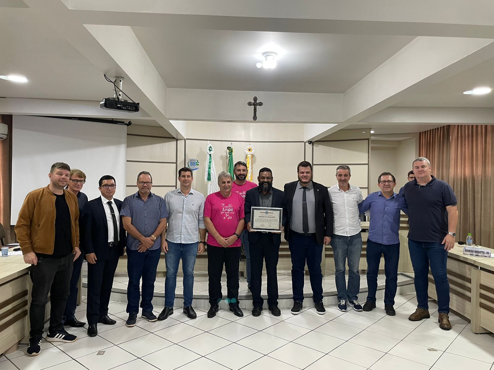 ATLETA DENIVAL CÂNDIDO RECEBE HOMENAGEM DA CÂMARA