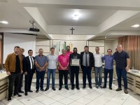 ATLETA DENIVAL CÂNDIDO RECEBE HOMENAGEM DA CÂMARA