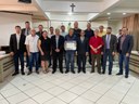 CÂMARA ENTREGA MOÇÃO DE APLAUSO E RECONHECIMENTO PARA O CENTRO DE LETRAS DE FRANCISCO BELTRÃO CÂMARA ENTREGA MOÇÃO DE APLAUSO E RECONHECIMENTO PARA O CENTRO DE LETRAS DE FRANCISCO BELTRÃO
