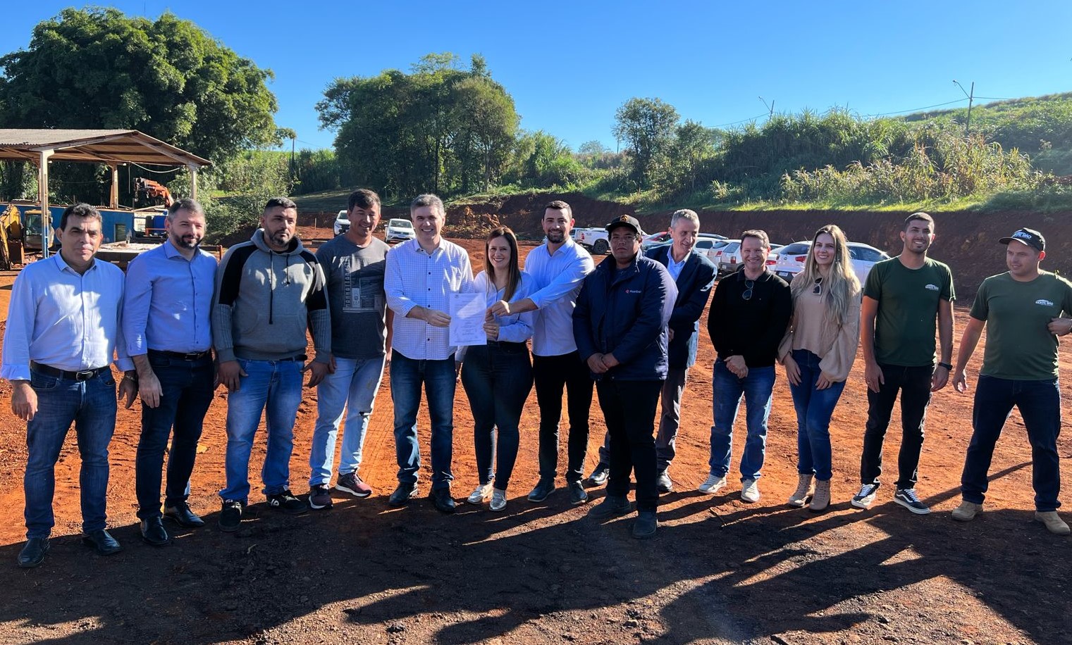 CÂMARA PARTICIPA DA ASSINATURA DA ORDEM DE SERVIÇO DOS BARRACÕES PARA RECICLÁVEIS