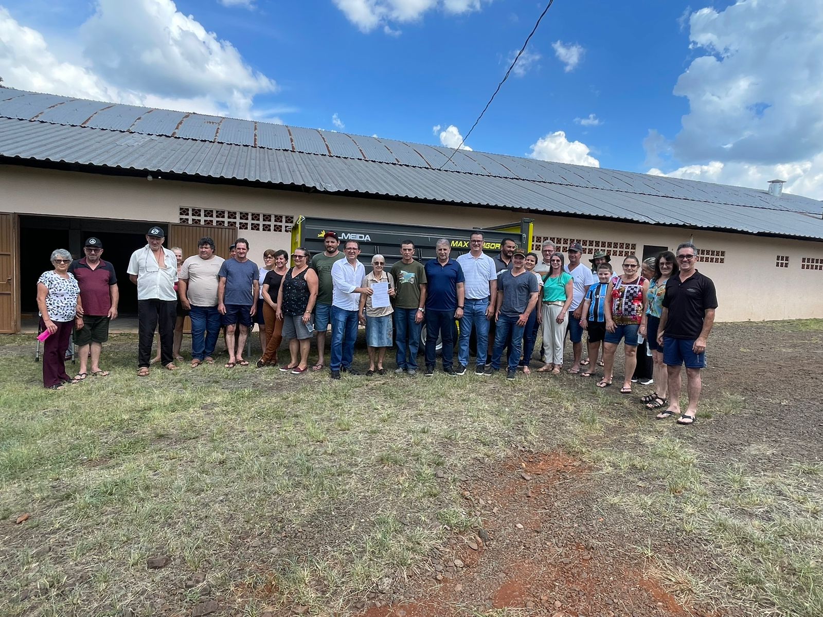 CÂMARA PARTICIPA DE ENTREGA DE EQUIPAMENTO AGRÍCOLA PARA COMUNIDADE DE SÃO JOÃO