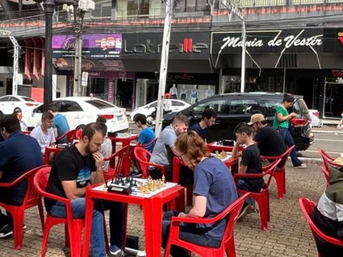 CAMPEONATO RÁPIDO DE XADREZ REÚNE QUASE 30 ATLETAS EM FRANCISCO BELTRÃO