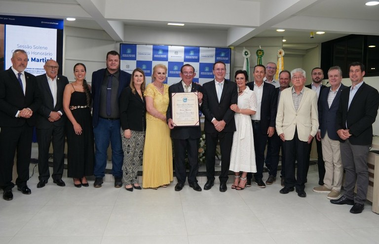 Chico Martini recebe honraria da Câmara