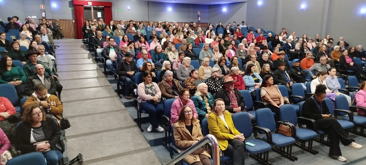 Encontro de idosos tem grande participação 