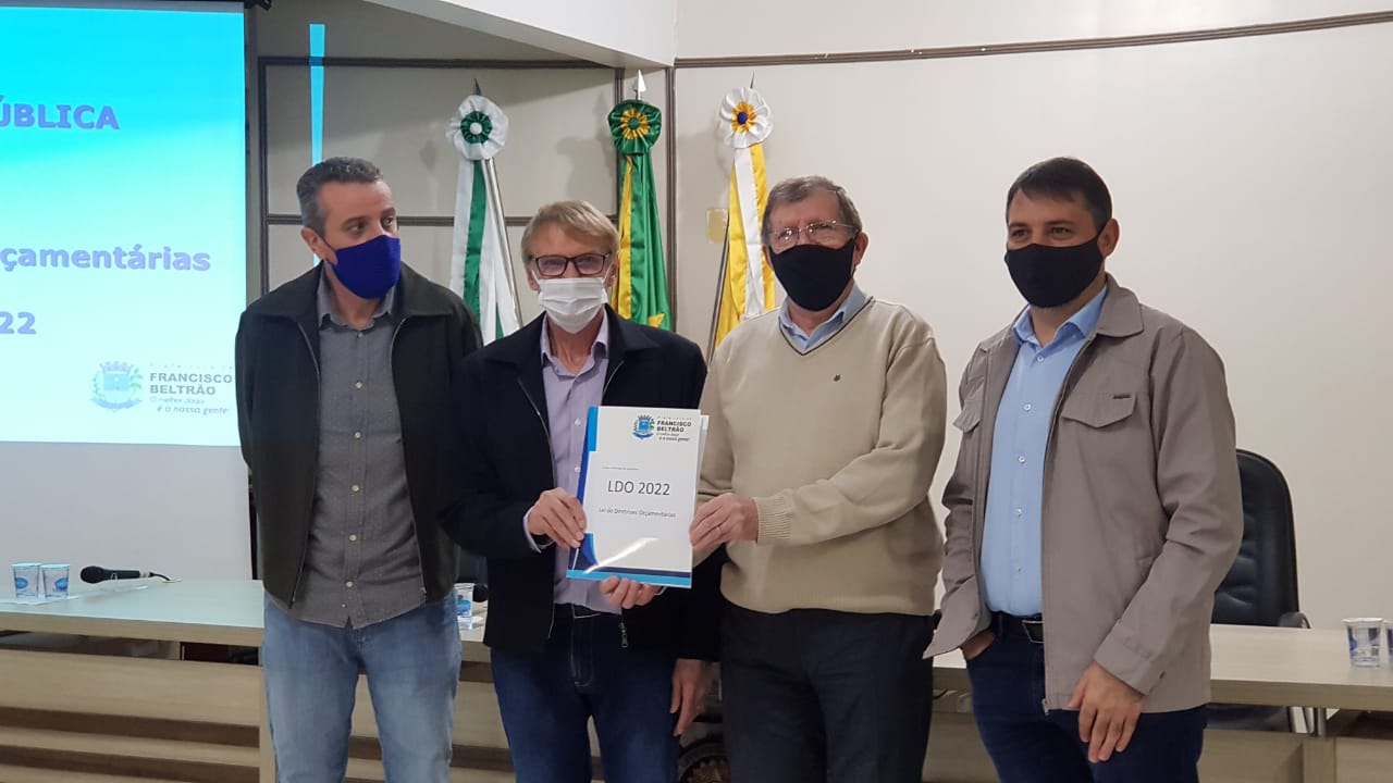 Executivo entrega a LDO 2022 para os vereadores