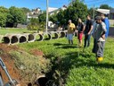 JEAN EMILIANO ACOMPANHA OBRAS DE CANALIZAÇÃO DE ÁGUA NO JARDIM FLORESTA