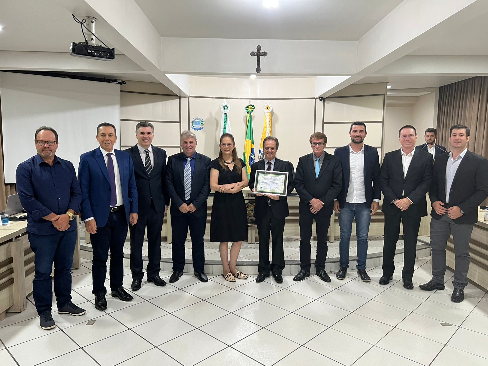 MAESTRO ARI GRÜTZMANN RECEBE HOMENAGEM DA CÂMARA