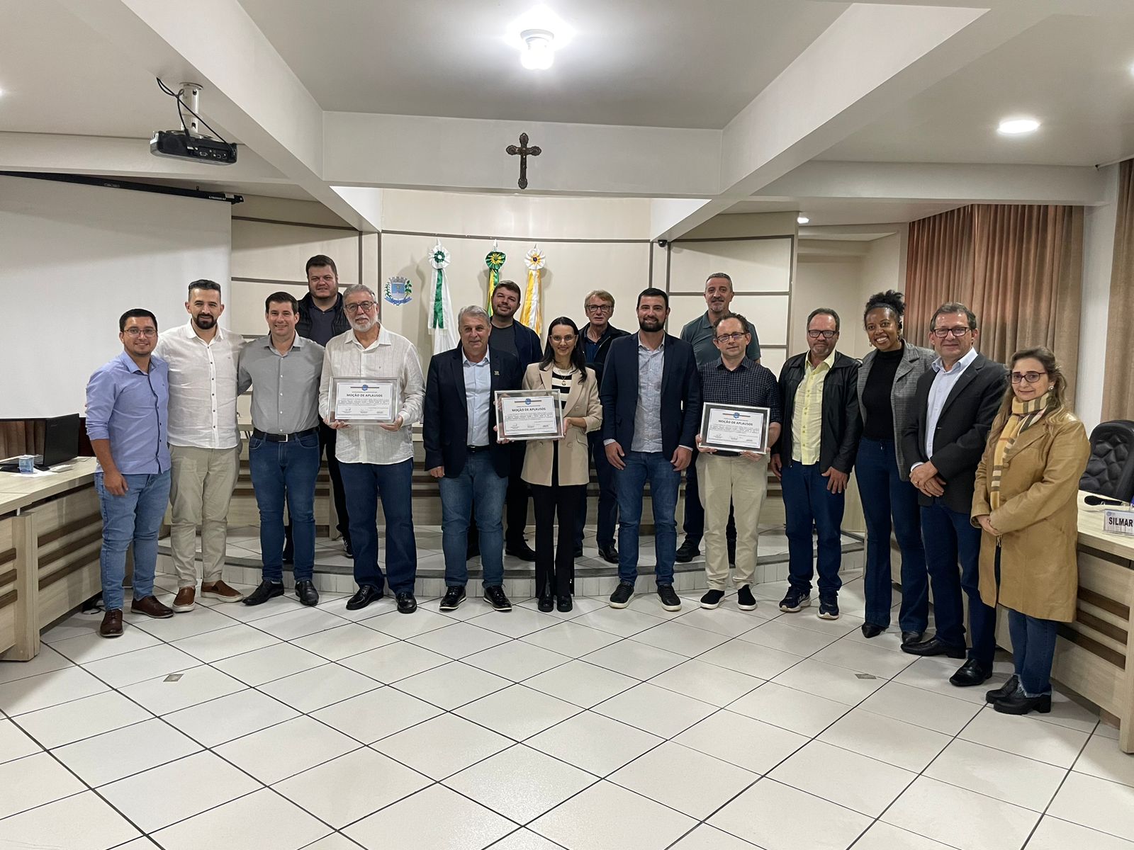 MÉDICOS BELTRONENSES REFERÊNCIA NO PARANÁ RECEBEM HOMENAGEM DA CÂMARA