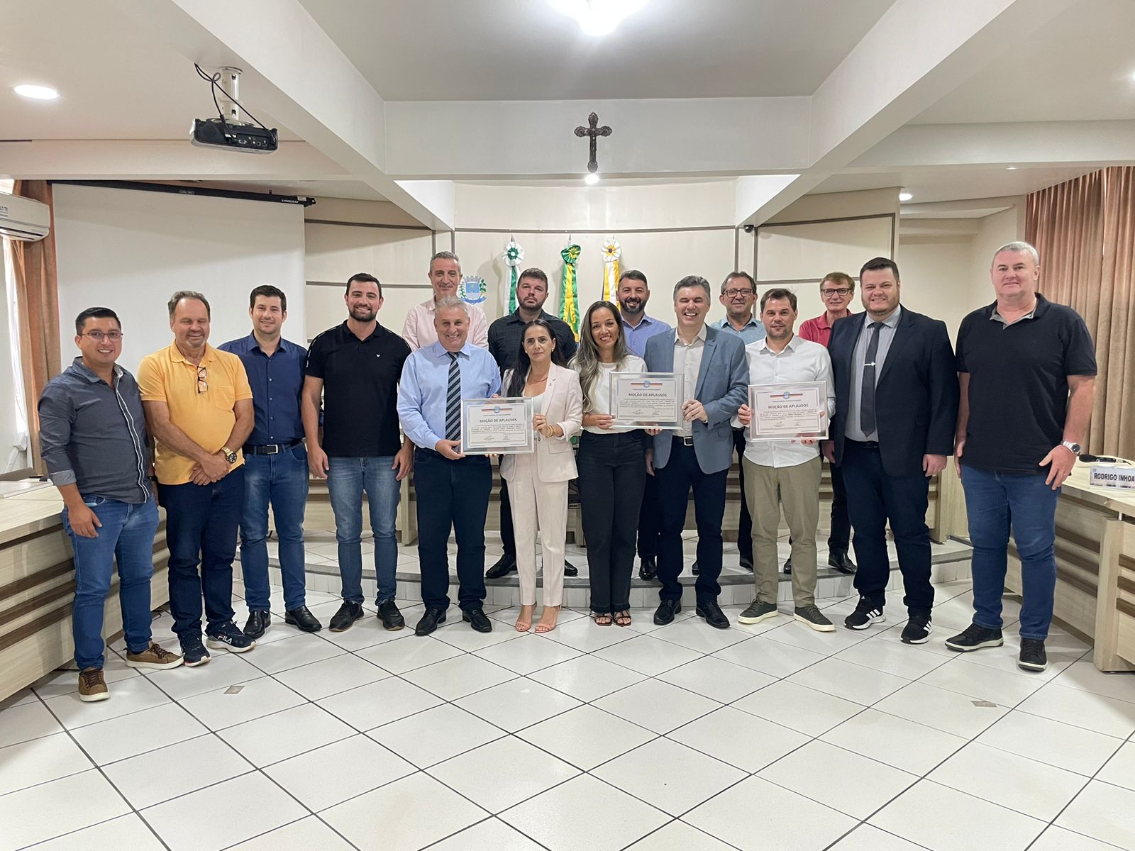 PROFISSIONAIS QUE ATUARAM NA INTERVENÇÃO DO HOSPITAL SÃO FRANCISCO SÃO HOMENAGEADOS PELA CÂMARA