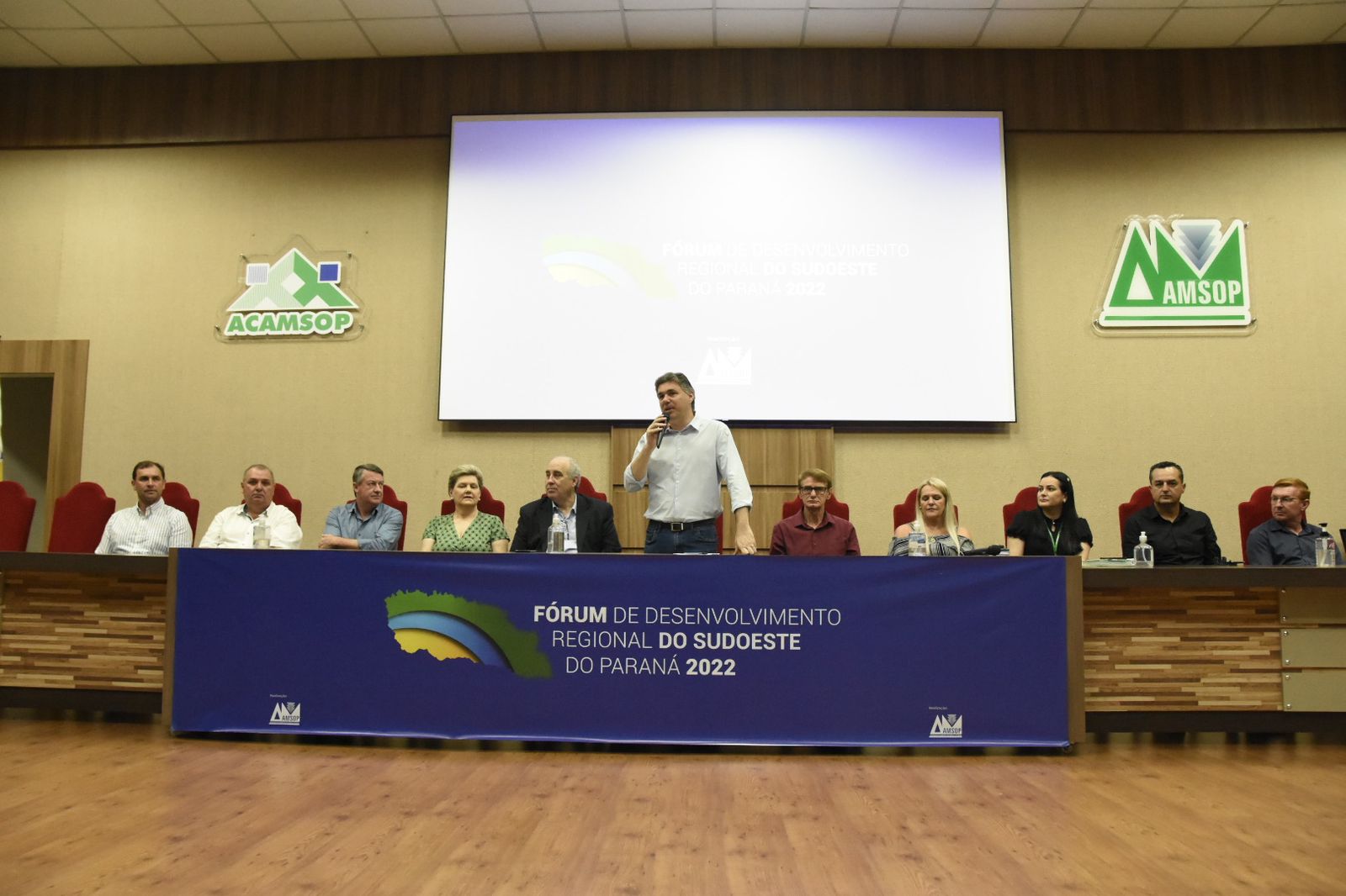 QUINTINO REPRESENTA ACAMSOP NO 1º FÓRUM DE DESENVOLVIMENTO REGIONAL DO SUDOESTE