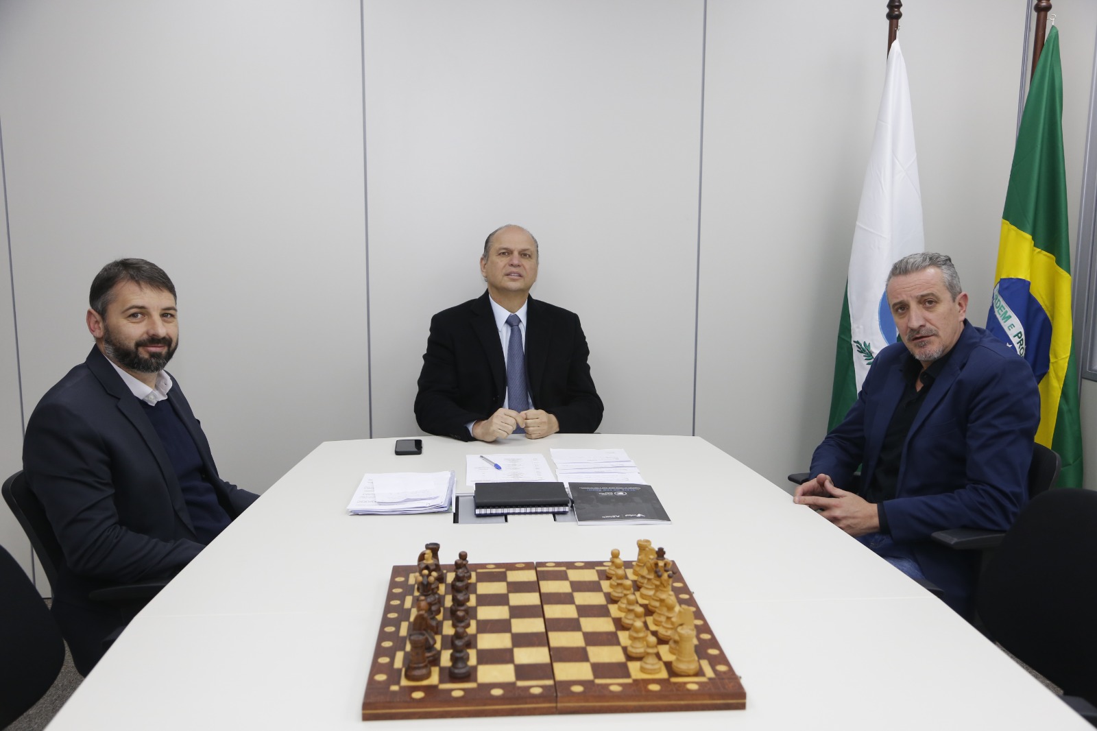 RONALDO BIZOTTO E POLICIAL OBERDAN SÃO RECEBIDOS POR LEANDRE DAL PONTE E RICARDO BARROS