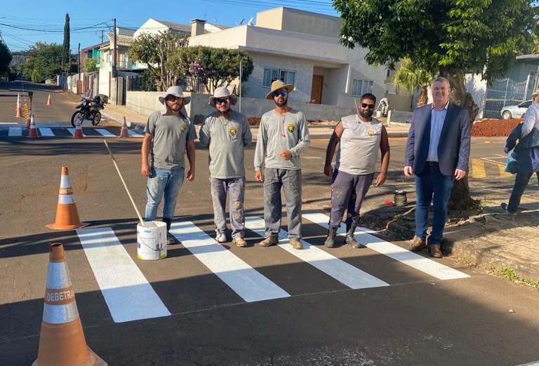 SINALIZAÇÃO HORIZONTAL ESTÁ SENDO REFEITA NAS RUAS LONDRINA E MARINGÁ