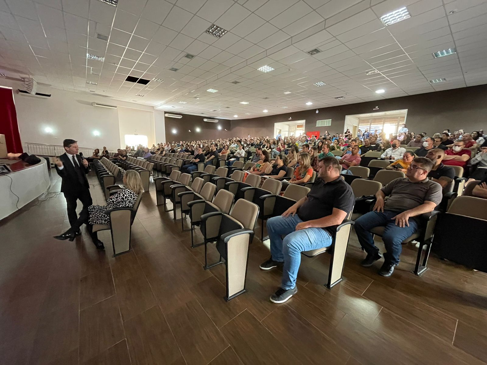 VEREADOR E SERVIDORES DA CÂMARA PARTICIPAM DE EVENTO DO TCE-PR
