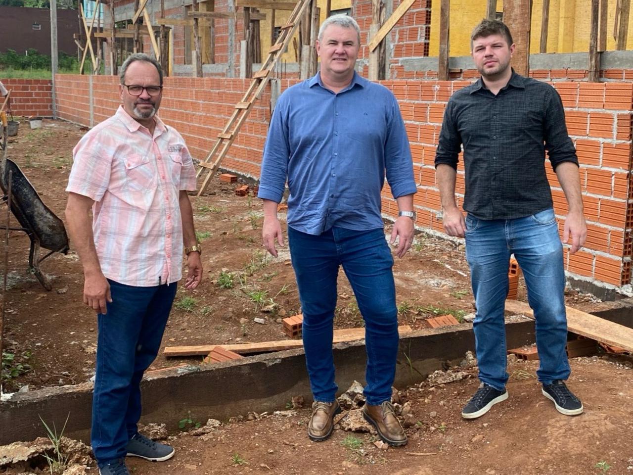 VEREADORES FISCALIZAM OBRAS NO BAIRRO SÃO MIGUEL