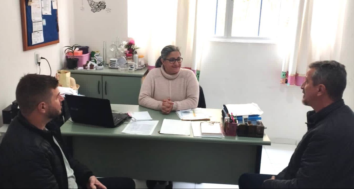 VEREADORES VISITAM ESCOLA MADRE BOAVENTURA PARA CONHECER DEMANDAS