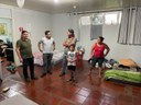 VEREADORES VISITAM FAMÍLIAS ALOJADAS NA CASA DE PASSAGEM